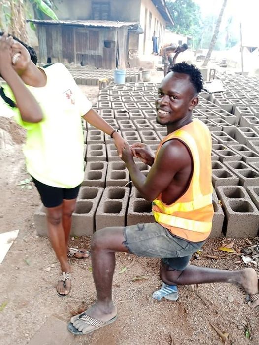 Bricklayer Propose to His Girl Friend While at Work Making Blocks