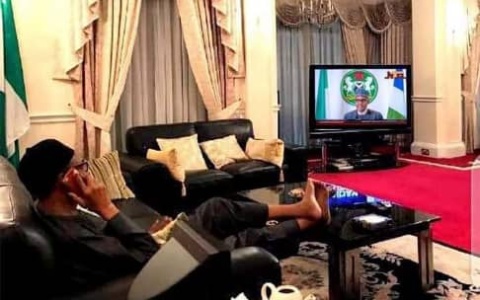 New Photo Confirms Buhari's Speech Was Doctored - See Him Watching it Too