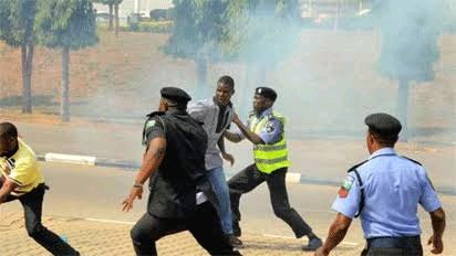 Police Run For Their Lives As Armed Robbers Attacked A Bullion Van in Ondo State