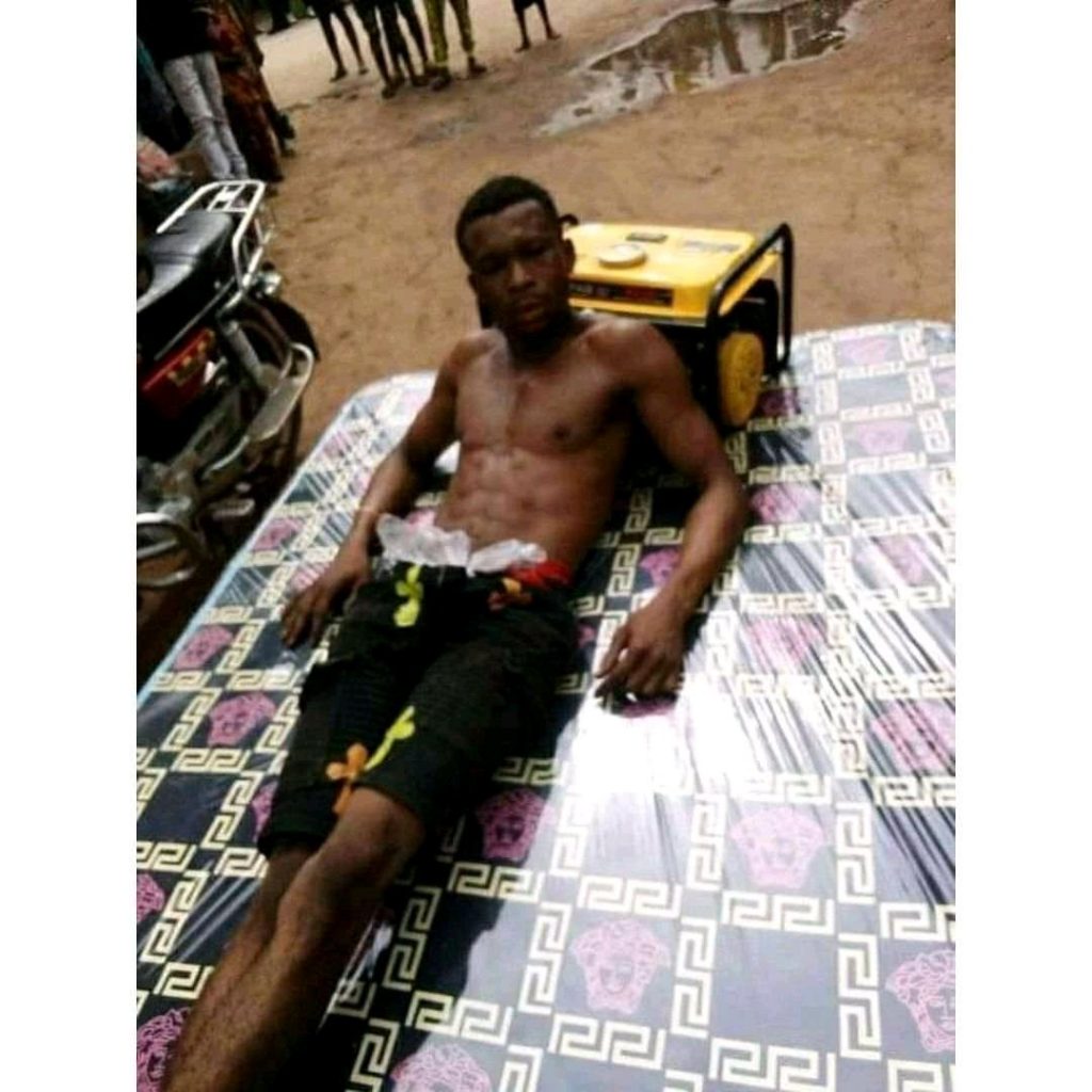 See The Thief Caught  and Made To Carry The Generator He Stole On His Head