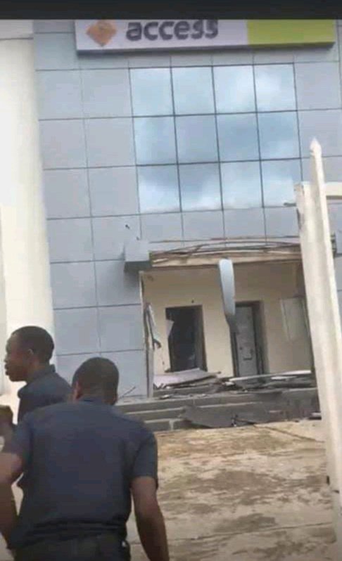 SAD! One Shot Dead As Robbers Attack Two Banks In Osun State