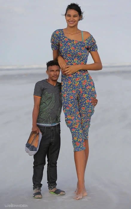 Meet Elisany da Cruz The Tallest Woman In The World With Her Husband And Child