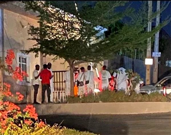 Panic as 40 ‘Yahoo boys’ in white outfit invades Abuja estate at midnight