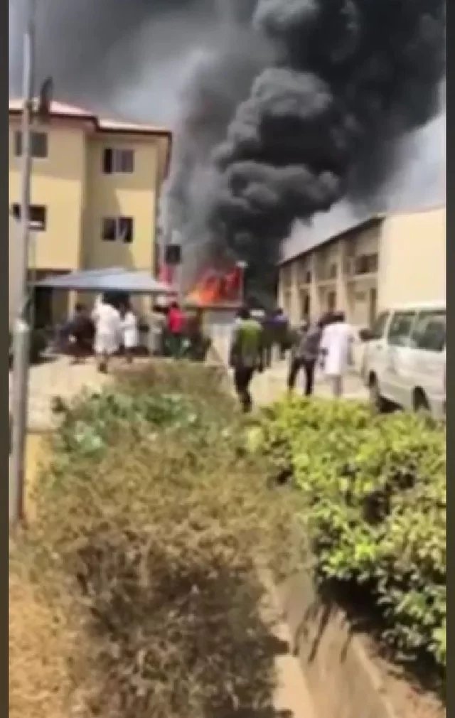 BREAKING NEWS - Asokoro Hospital on Fire in Abuja (Photos)