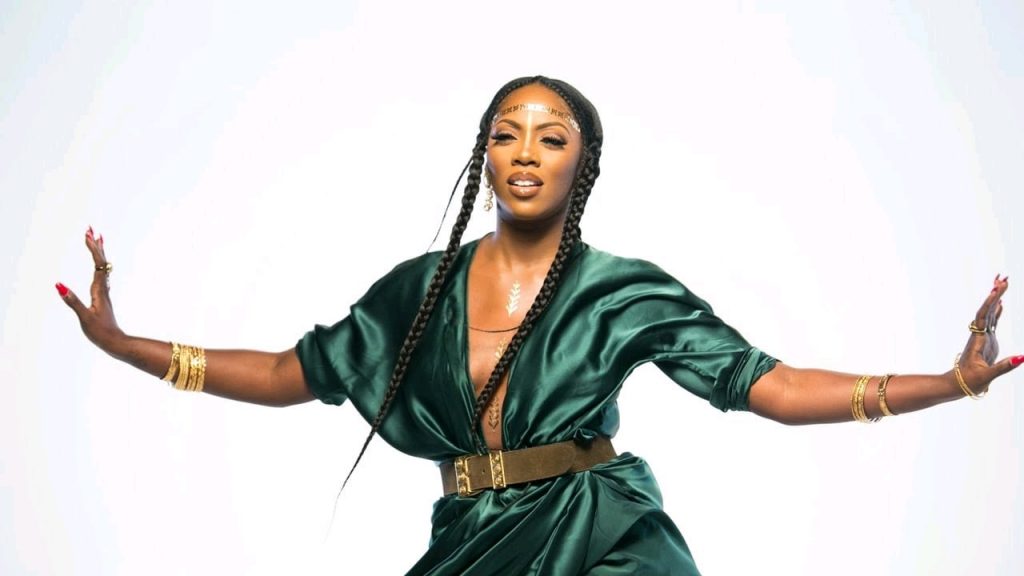 Not Again! Fans Blast Tiwa for Doing Sign of the Cross Holding Alcohol Before Going Onstage