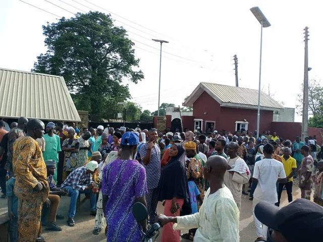 Alaafin of Oyo Burial Photos As Monarch Passes On