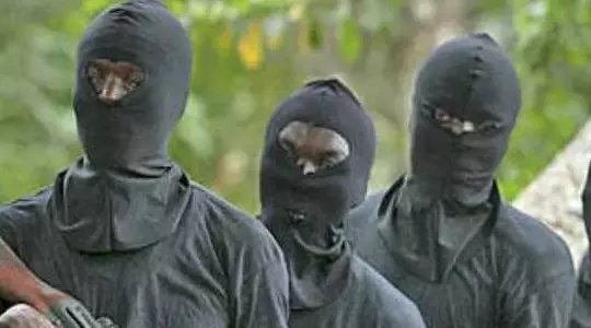TEARS As Suspected Cultists Storm "Beer Parlour", Shoot Pregnant Woman, Others Dead in Enugu