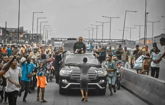 VIDEO: Boy Stands In Front Of Tinubu's Convoy To Recreate What Another Boy Did To Peter Obi; What Police Did To Him Will SH0CK YOU