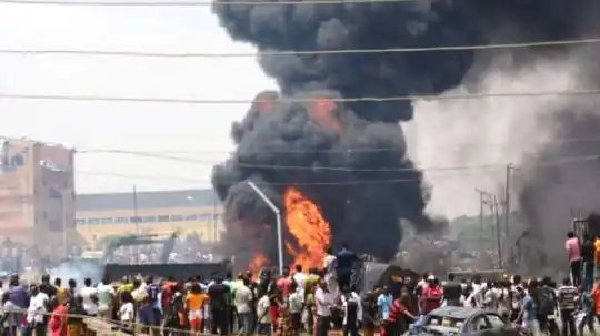 VIDEO: "Igbo Must Leave Lagos" Political Thugs Chant While Burning Down Igbo Dominated Akere Market and Kills One in Lagos
