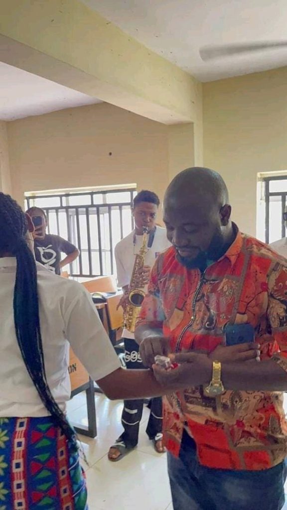 ABSU Lecturer Proposes to Student on Valentine’s Day