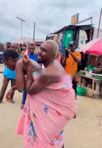 Moment a married Woman and another man got stvck While Che@t!ng (VIDEO)