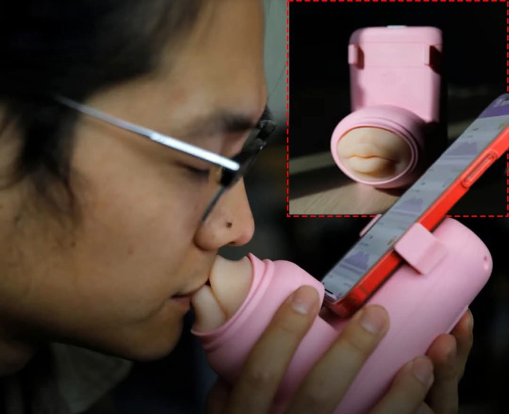 Virtual Intimacy: Scientist Built a Device that Transmit Real Kiss Between Long Distance Couples