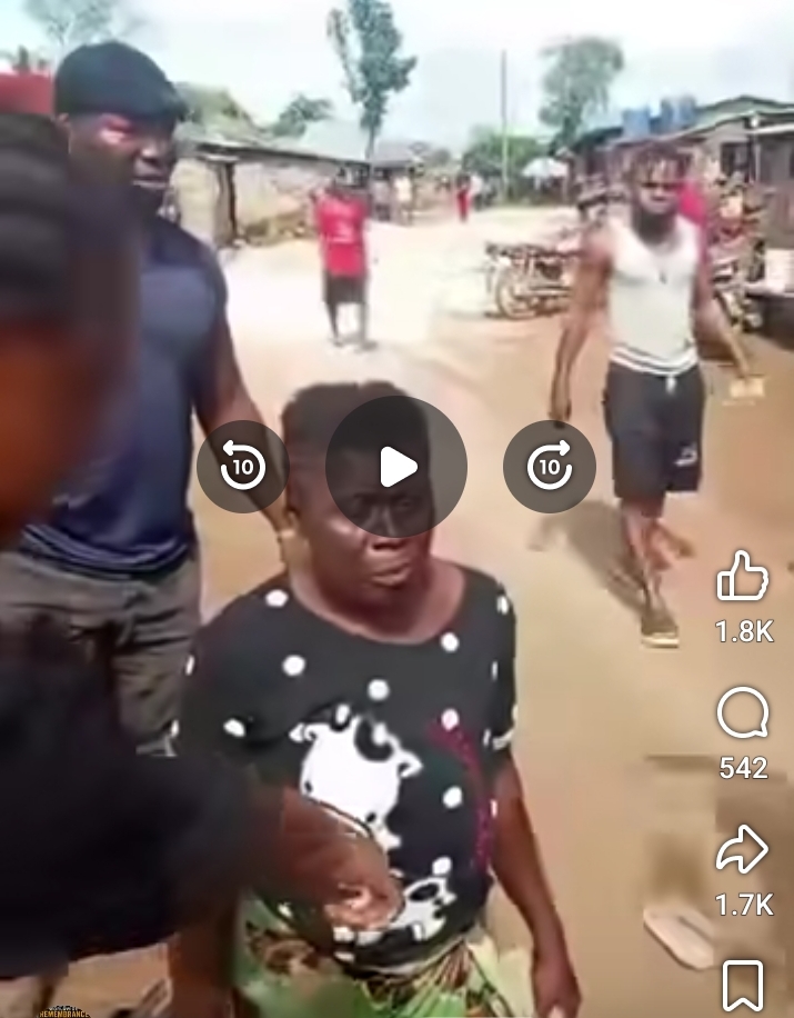 Elderly Woman Who Sells Akara Caught Adding Human Waste to Beans She Used in Making Akara – Video
