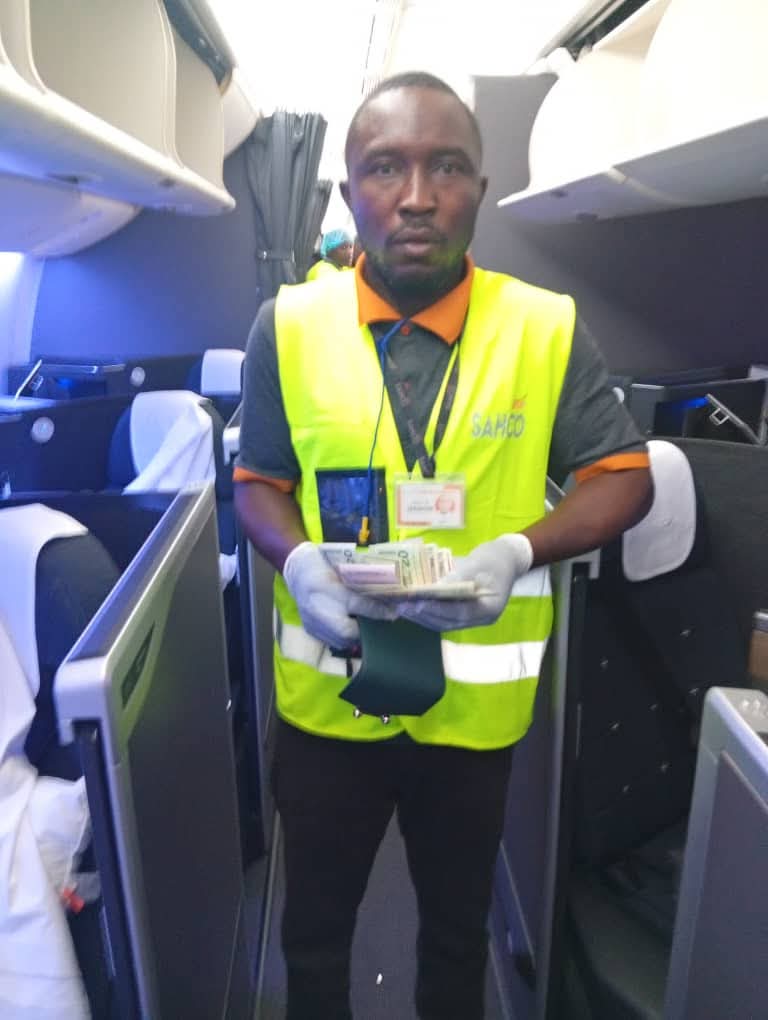Airport Cleaner Returns $730 Found on British Airways Flight, Earns Company Praise