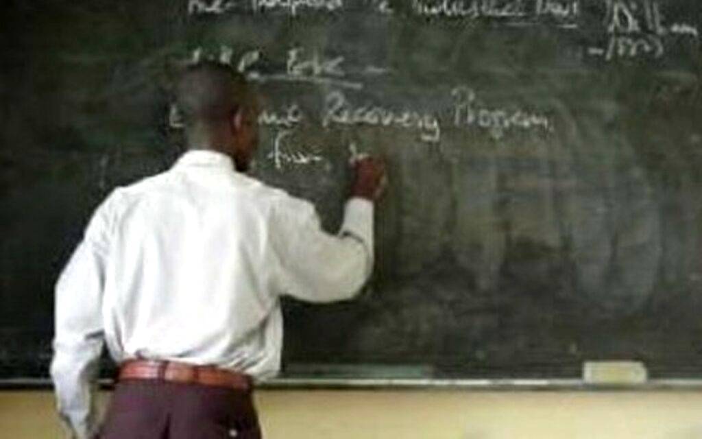 1633505284-Ghana-teacher-1024x640.jpg